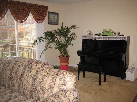 Bright living/dining room with slide to deck