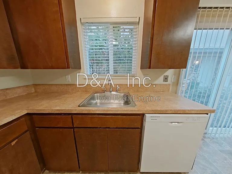 110 NE Conifer Blvd #11 — Photo 5