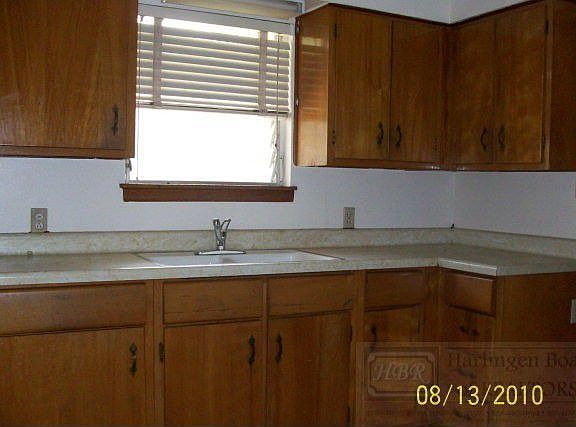 5th image of 2304 E Austin Ave