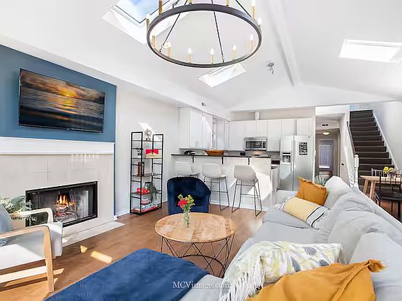 5th image of 3511 N Seminary Ave #2