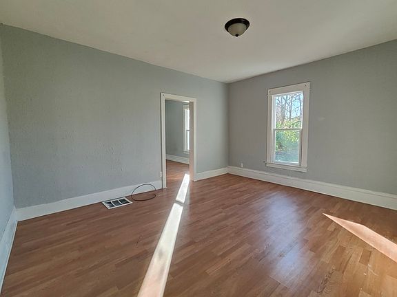 3rd image of 834 Island Ave