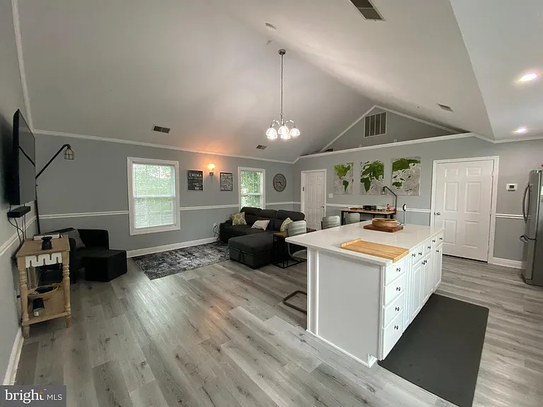 522 W King St — Photo 16