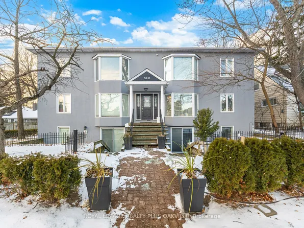 312 Reynolds St #3, Oakville, ON L6J 3L8