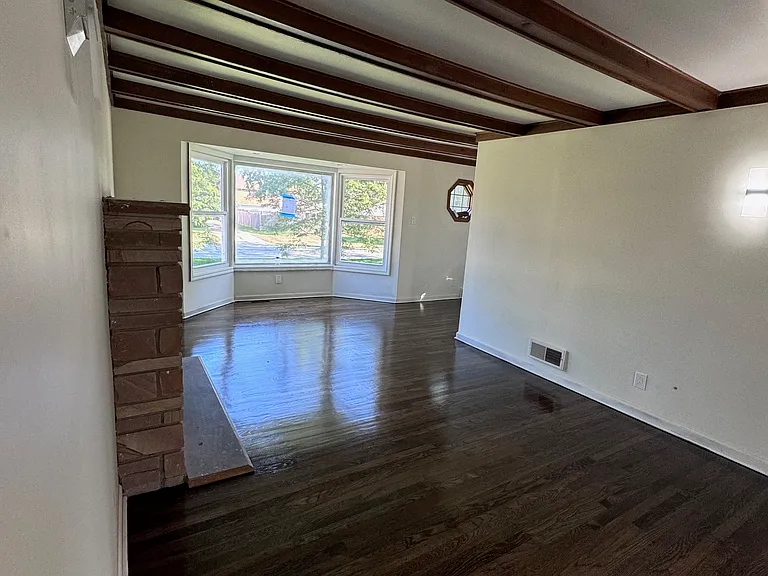 33 E Walnut Ave — Photo 2