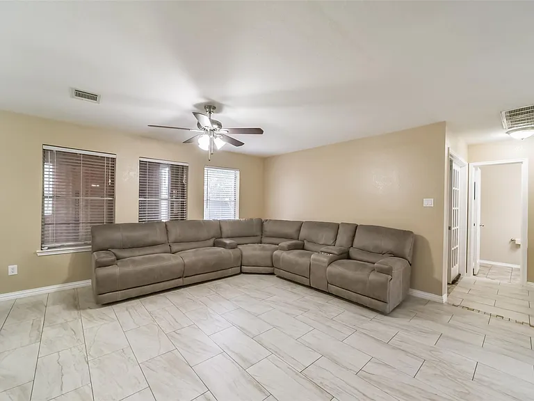 3818 Brook Garden Ln — Photo 11