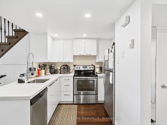 5th image of 100 Bronte Rd #416