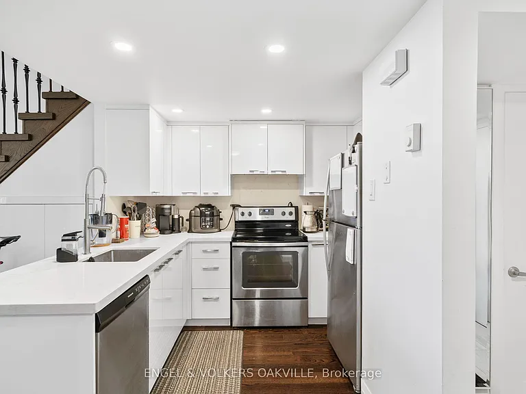 100 Bronte Rd #416 — Photo 5