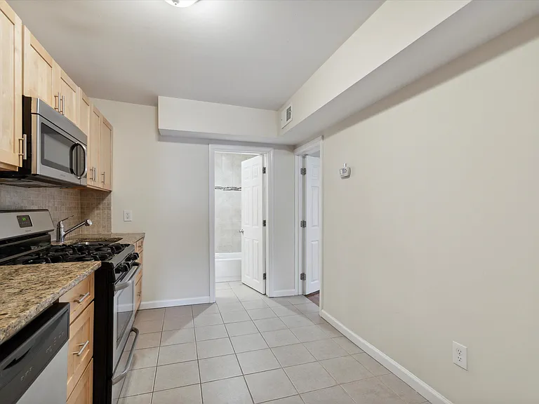 16 Spring St #1A — Photo 13