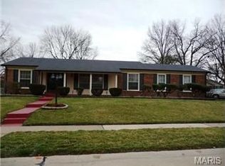 2962 New Castle Dr, Florissant, MO