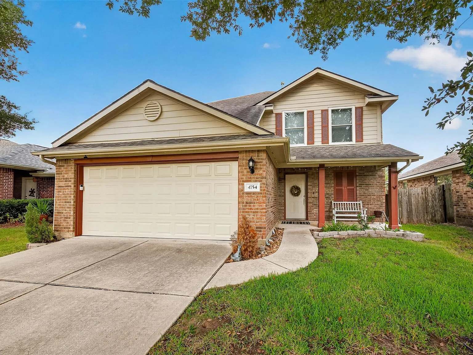 4 bed, 2.5 bath, 2205 sqft, $2,200 — Photo 1