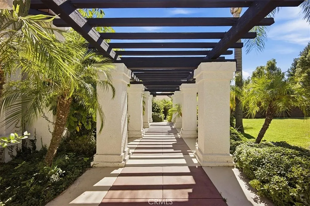 5 bed, 3333 sqft, $7,500 — Photo 3
