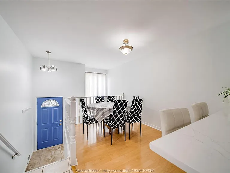 1425 Mickaila Cres — Photo 4