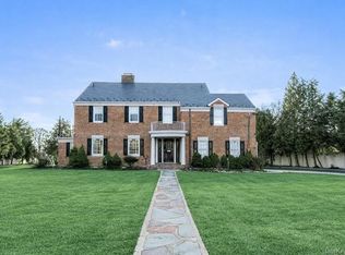 13 Arbor Place, Glen Cove, NY 11542