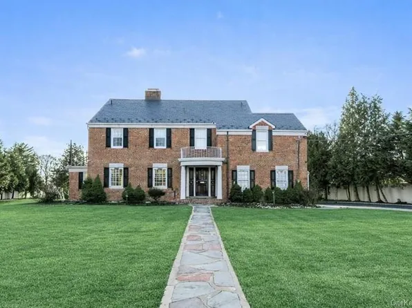 13 Arbor Place, Glen Cove, NY 11542