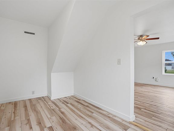 5th image of 316 E 3rd St
