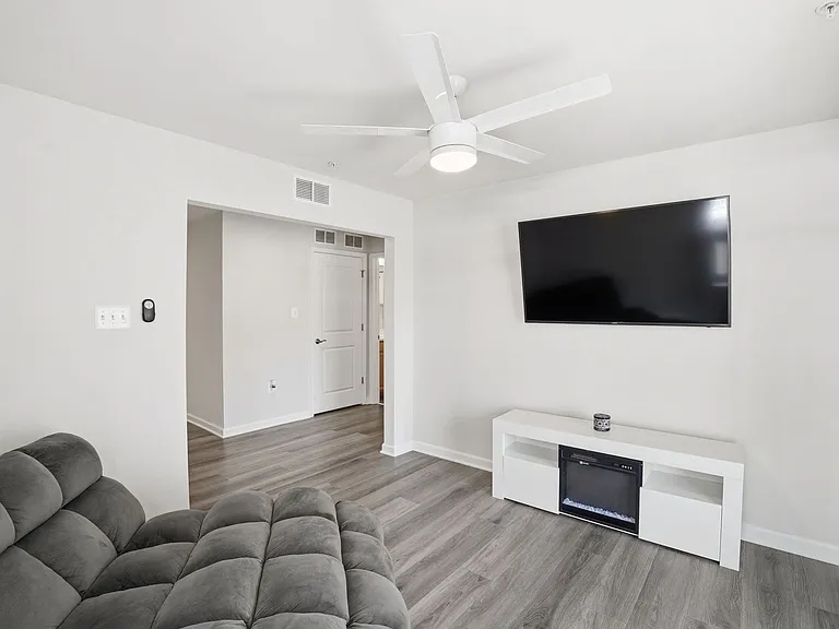 10501 John Glenn St — Photo 7