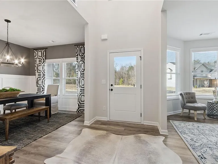 497 Fox Creek Dr — Photo 3