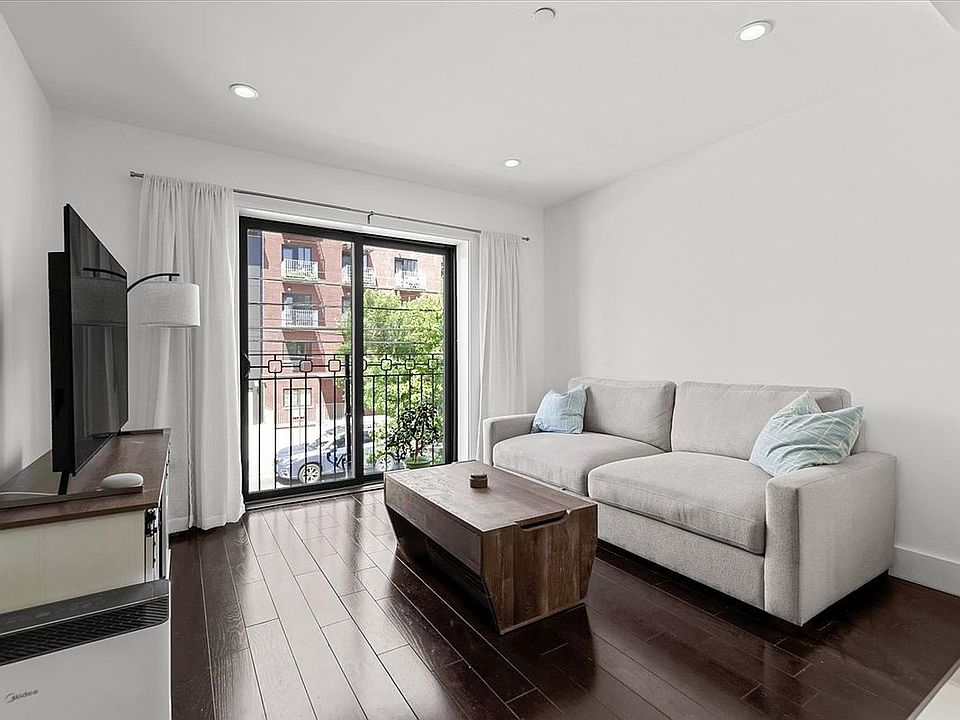1st image of 14-40 31st Ave #2F