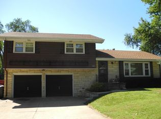 10613 Valley St, Omaha, NE 68124