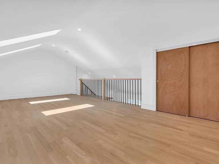 949 Hancock St #4 — Photo 11