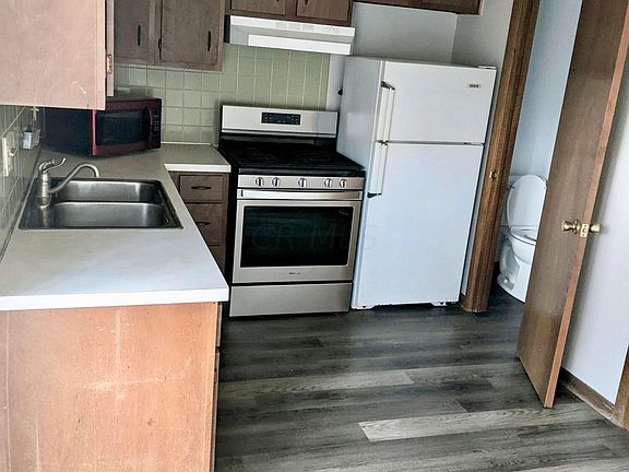 3rd image of 39 W Lincoln St