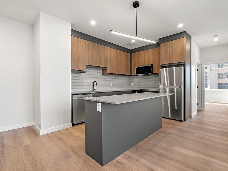 736 8th Ave SW — Photo 56