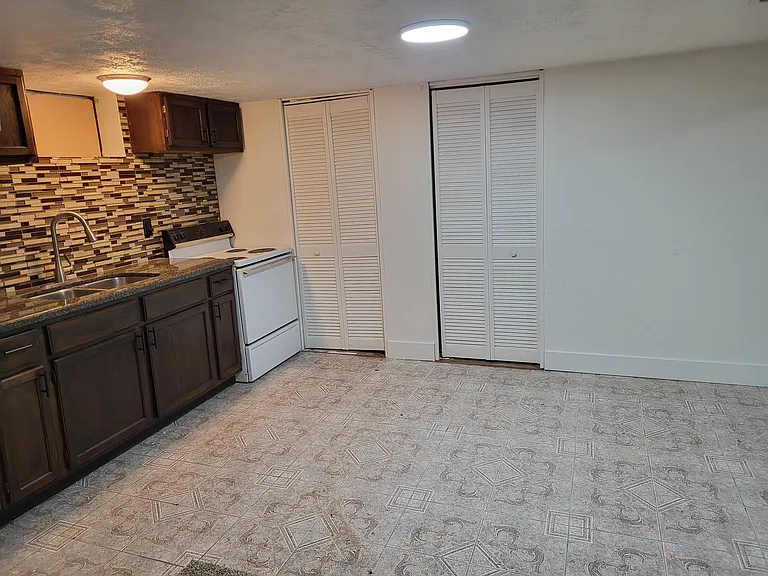 326 E Utopia Ave #B — Photo 3