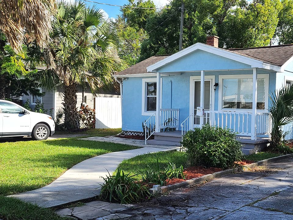Single-family home. Nice front porch and yard