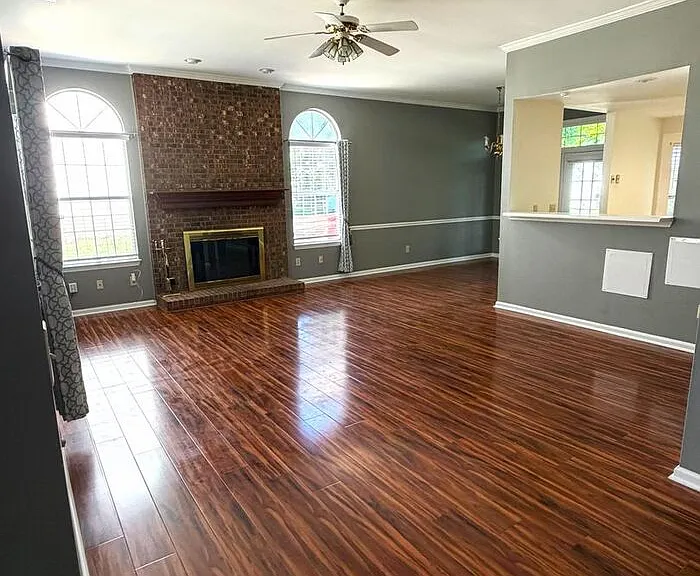 900 Gretna Green Dr — Photo 2