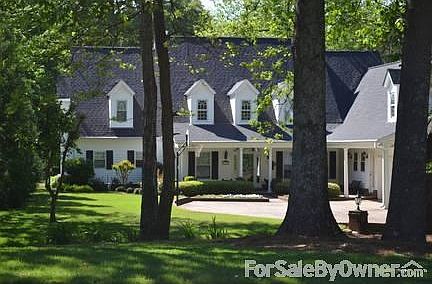 327 North Main
						:
						View from the Street.