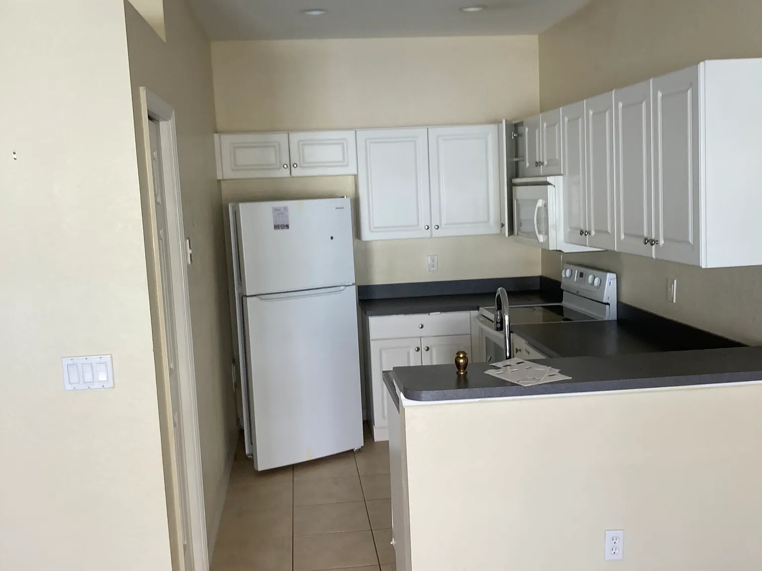 2 bed, 784 sqft, $1,300 — Photo 2