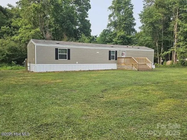 714 Georgia Pacific Rd, Whiteville, NC 28472