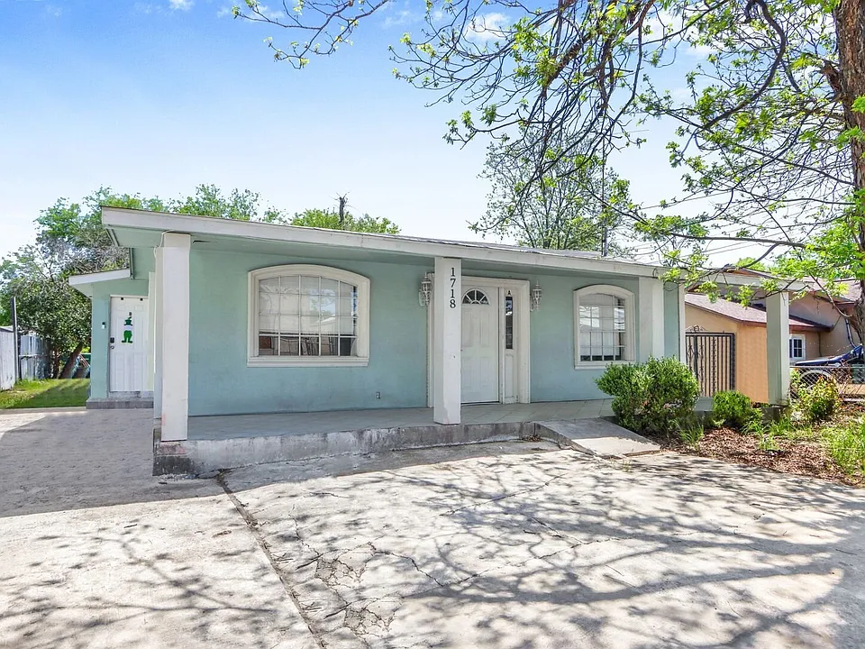 1718 Commercial Ave #B