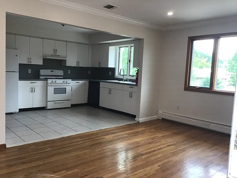 411 Chestnut St #2 — Photo 3