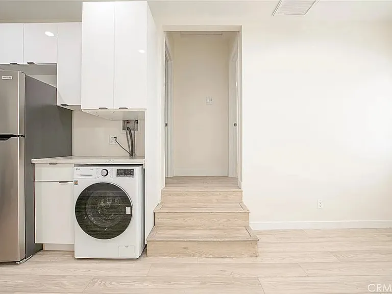 8002 Hazeltine Ave — Photo 5