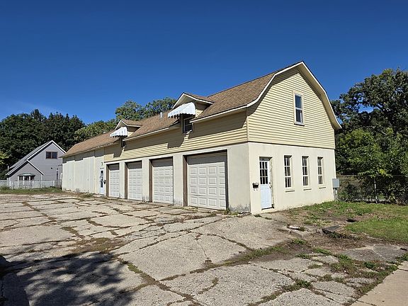 5th image of 302 Washington St