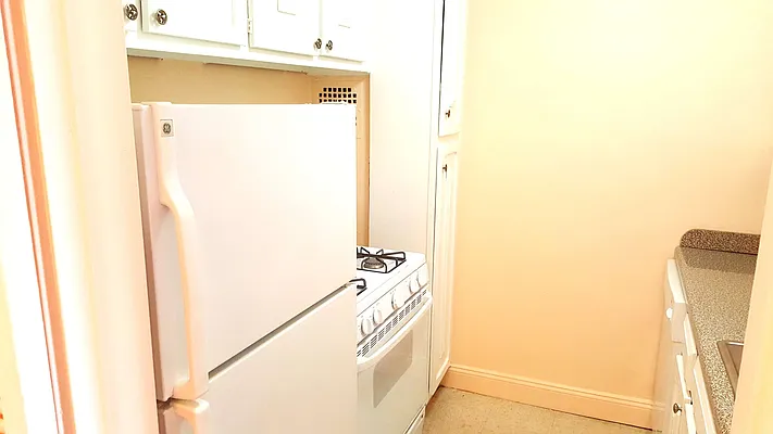 Rented by Realty Queens LLC | media 4