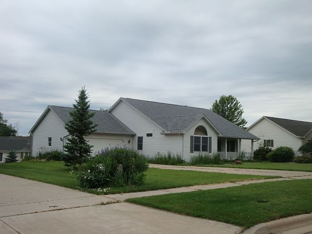 2nd image of 831 Stetson St