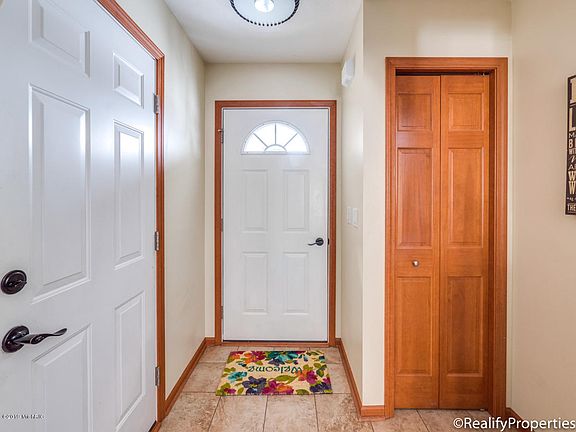 4th image of 2202 Winston View Dr NE