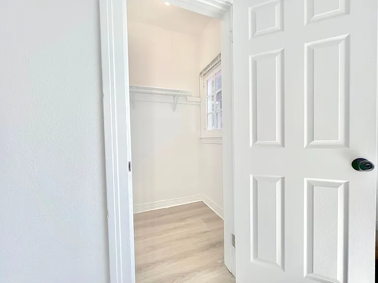 707 W 48th Street — Photo 24