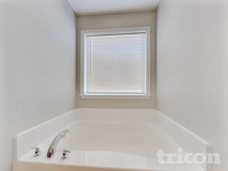 4279 Round Lake Bnd — Photo 10