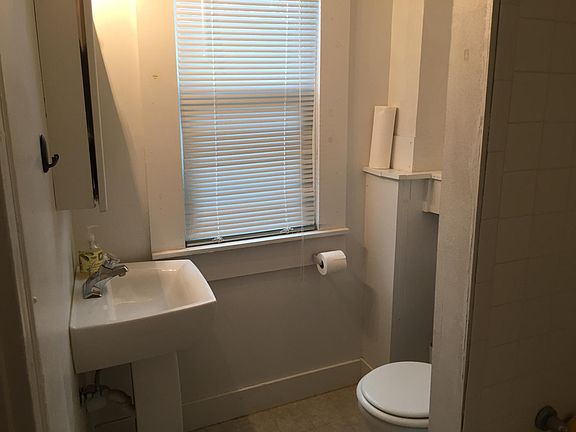 4th image of 4932 Davenport St