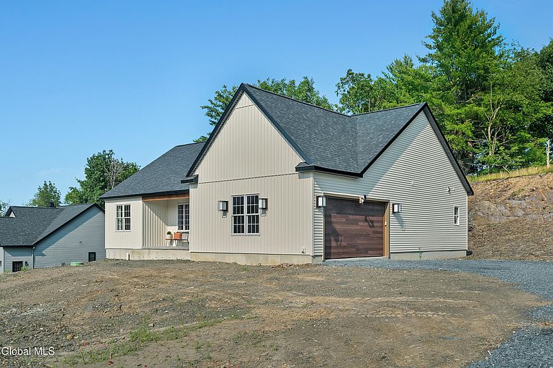 3rd image of 17 Woodland Hill Road