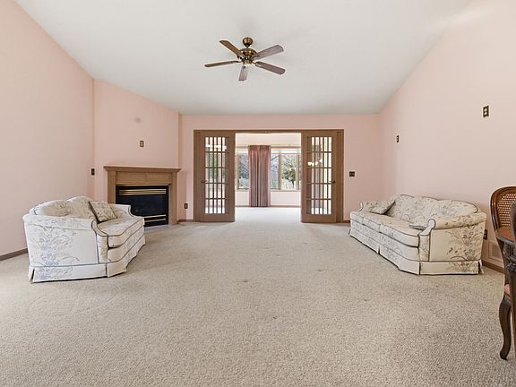 2nd image of 2420 Woodridge Ln