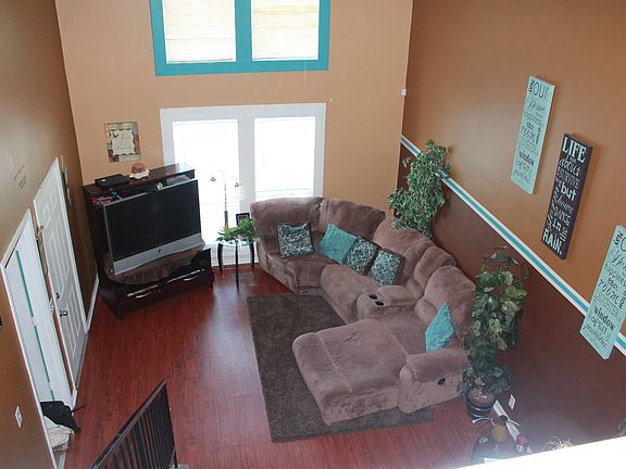 2nd image of 801 Lake Terrace Dr