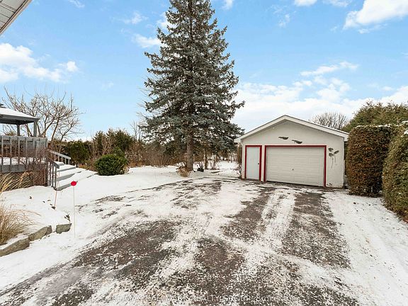 3rd image of 3654 Navan Rd