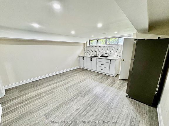 3rd image of 265 Browndale Cres #Basement