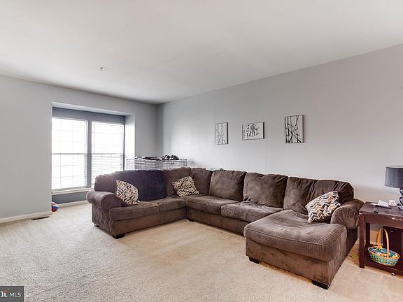 3rd image of 45512 Catalina Ln