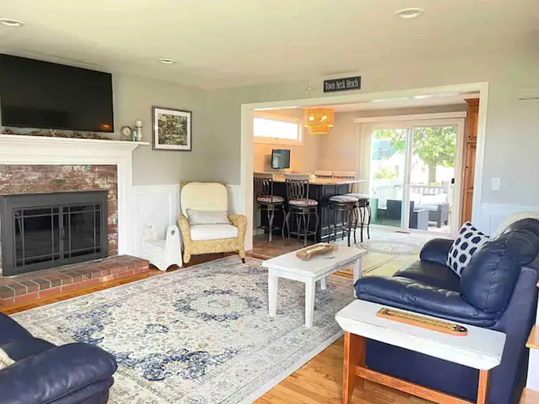 16 Dillingham Ave — Photo 2