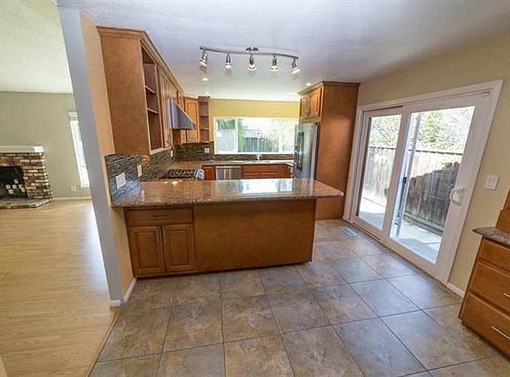 4th image of 6121 Maree Ct